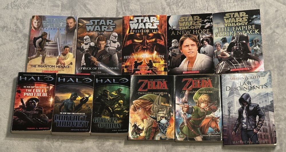 Book Lot Halo Star Wars Assassins Creed Legend Of Zelda Manga Twilight Princess